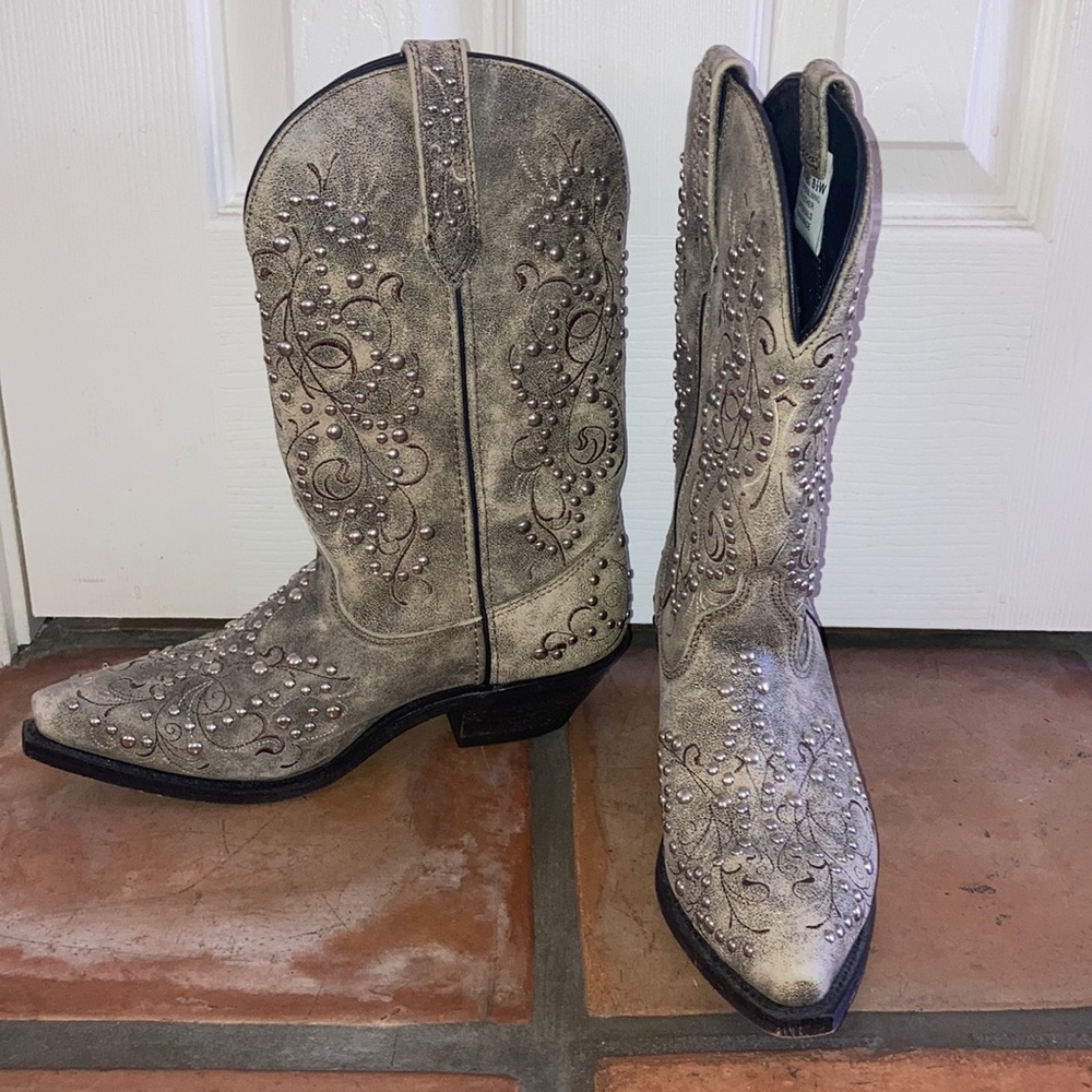 Like-new Nashville Studded Cowboy Boots